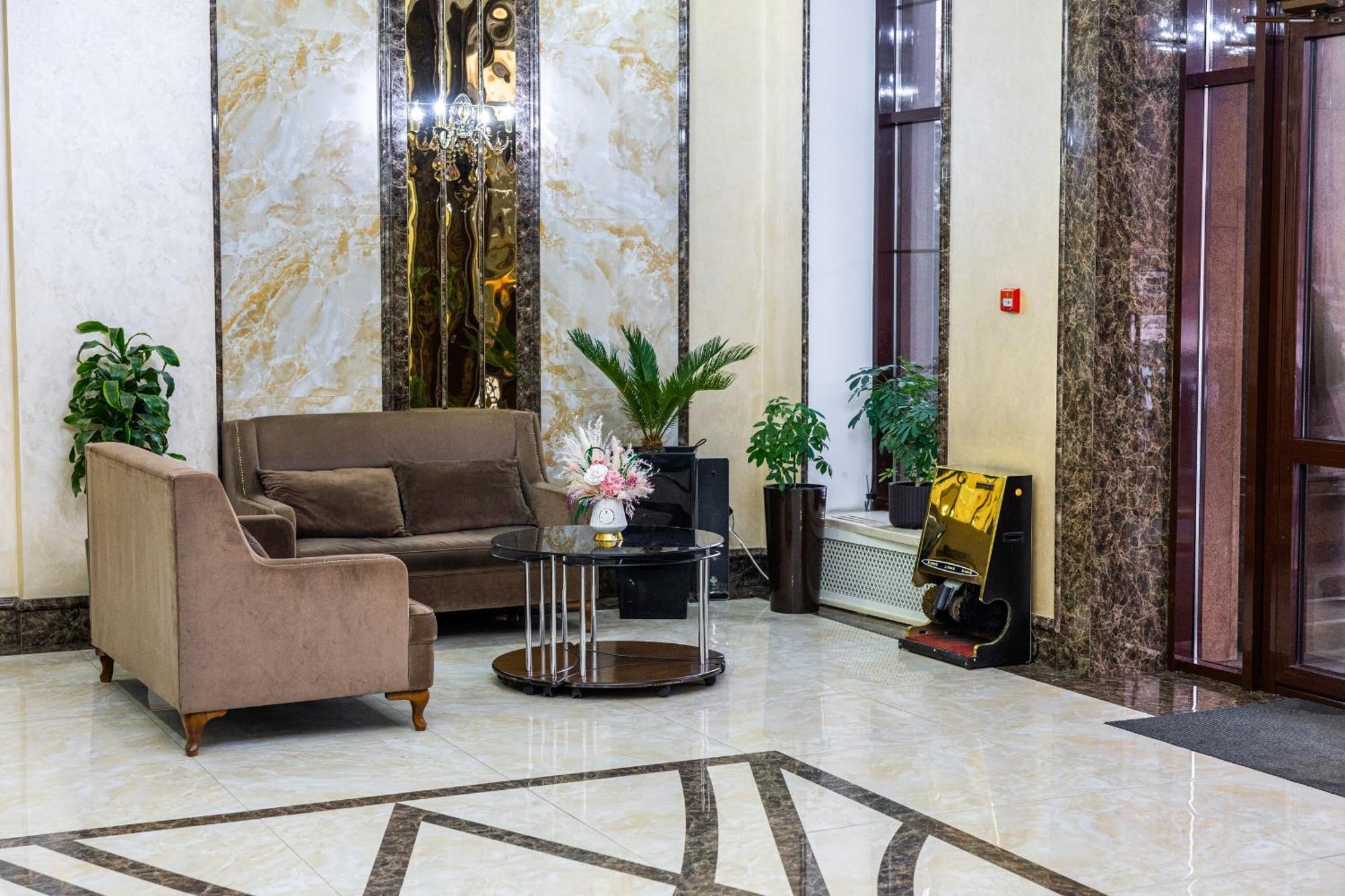 Plaza Hotel Almatî Exterior foto