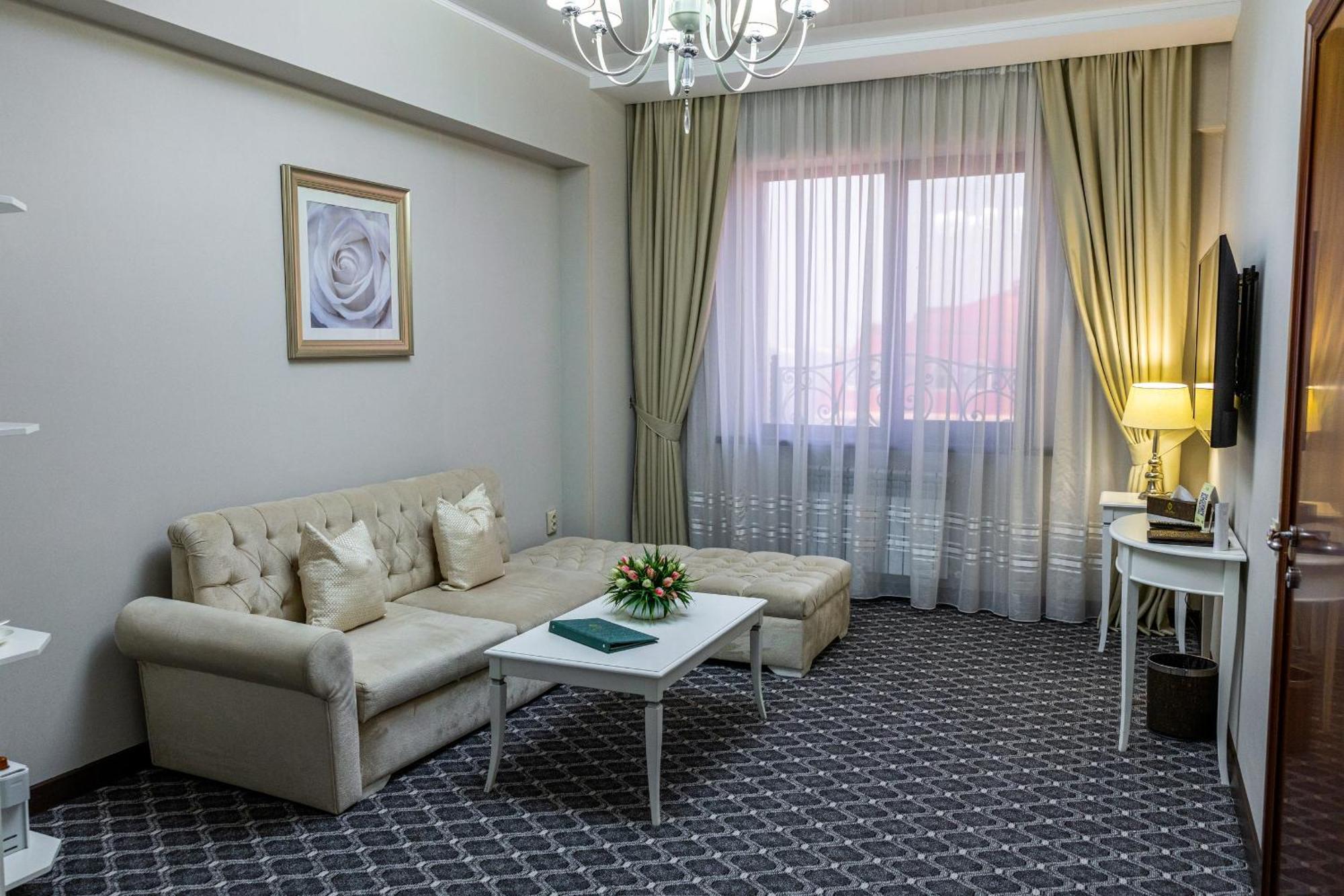 Plaza Hotel Almatî Cameră foto
