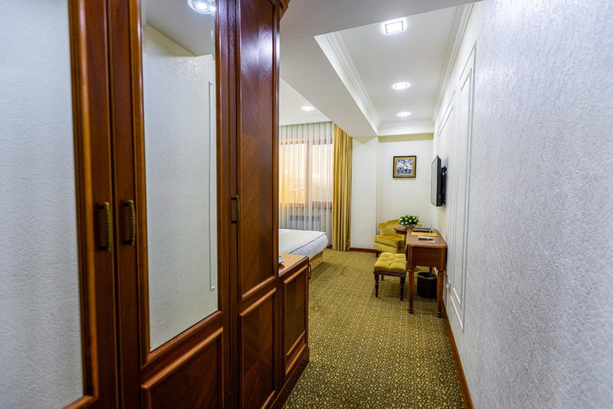 Plaza Hotel Almatî Cameră foto